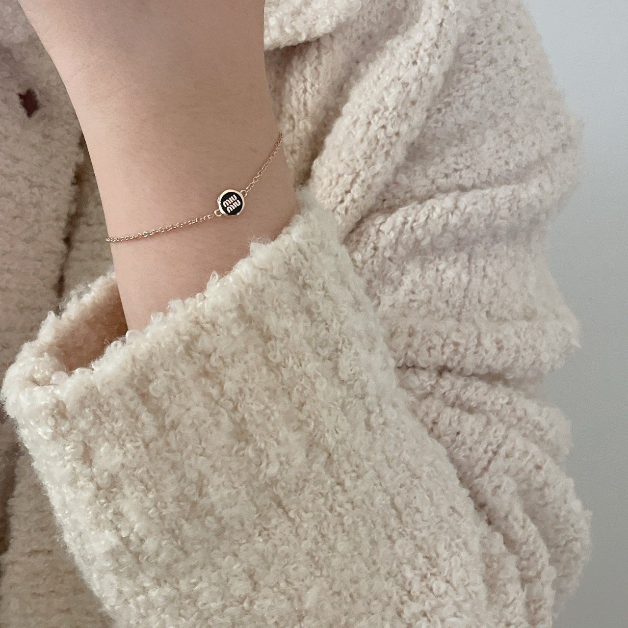 #미우미우 원형팔찌